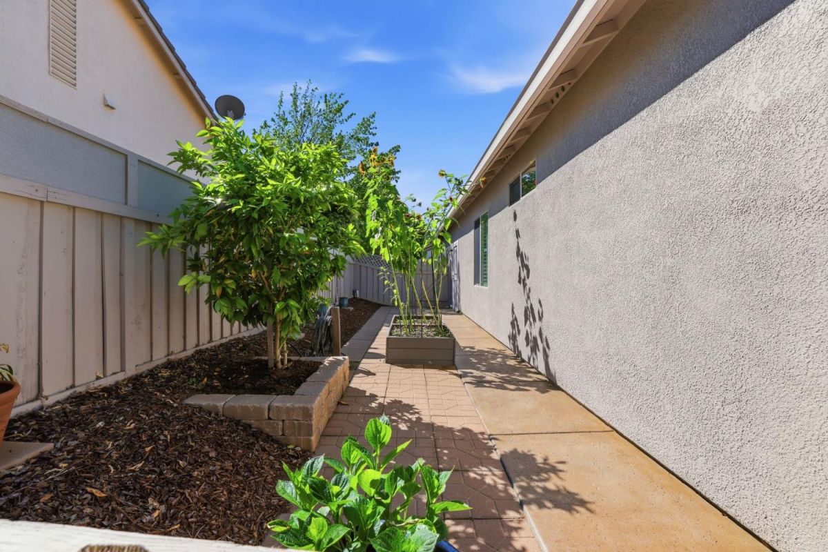 1740 Crocker Lane