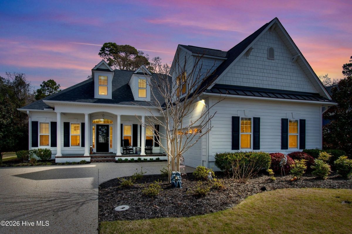 3886 Big Magnolia Way
