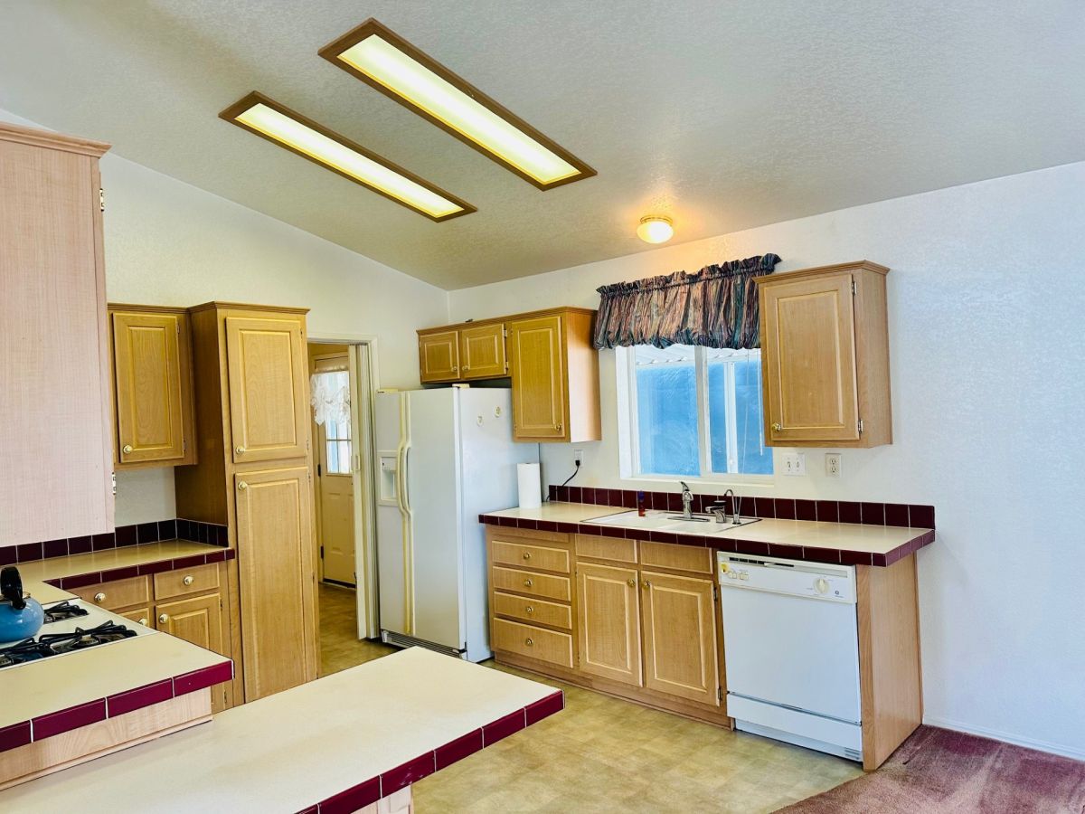 32371 Alipaz Street #050