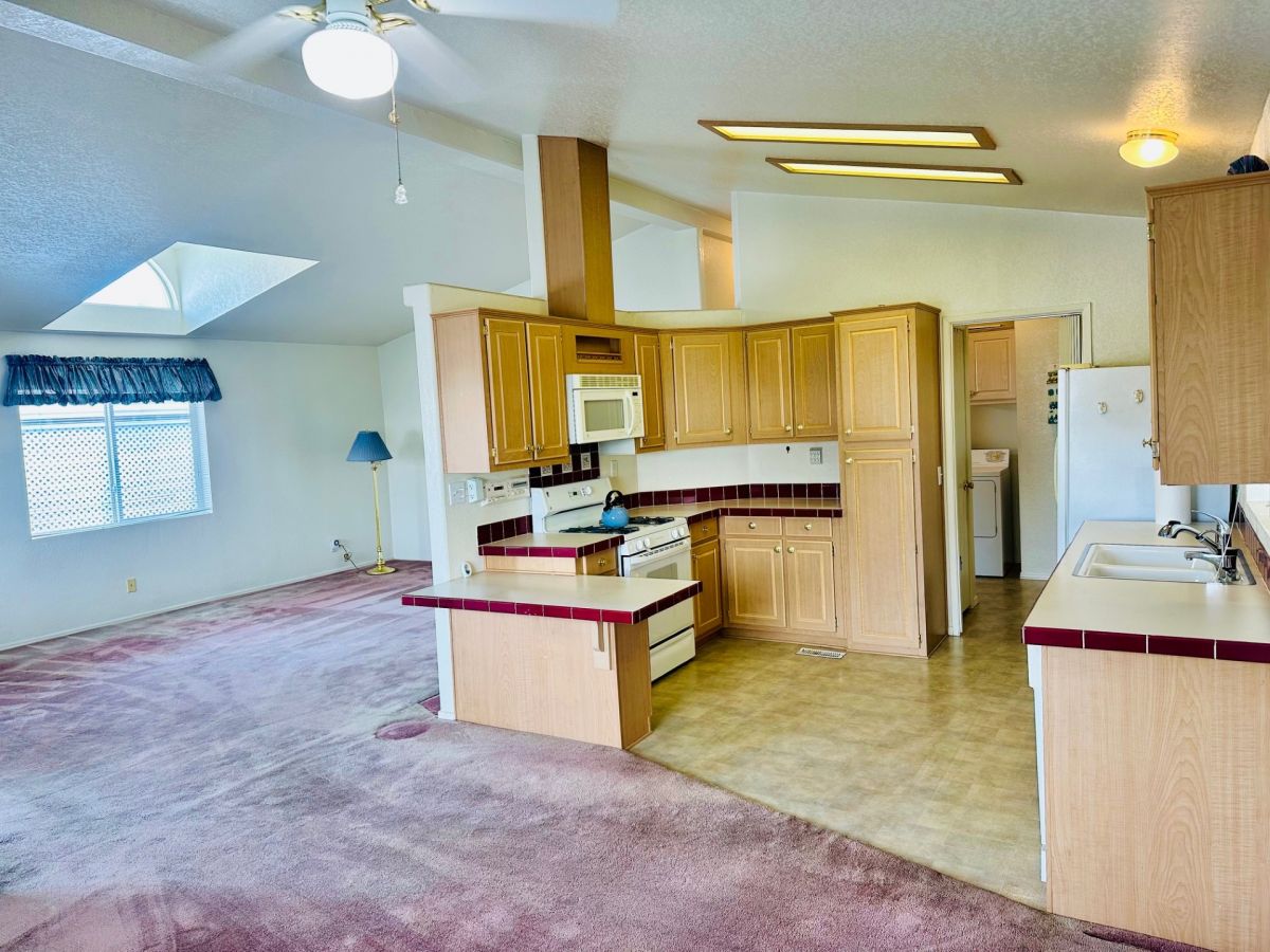 32371 Alipaz Street #050