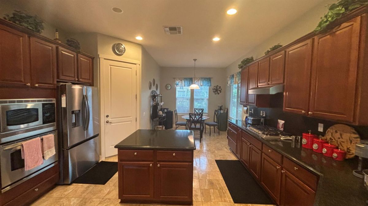1062 Longhorn Lane