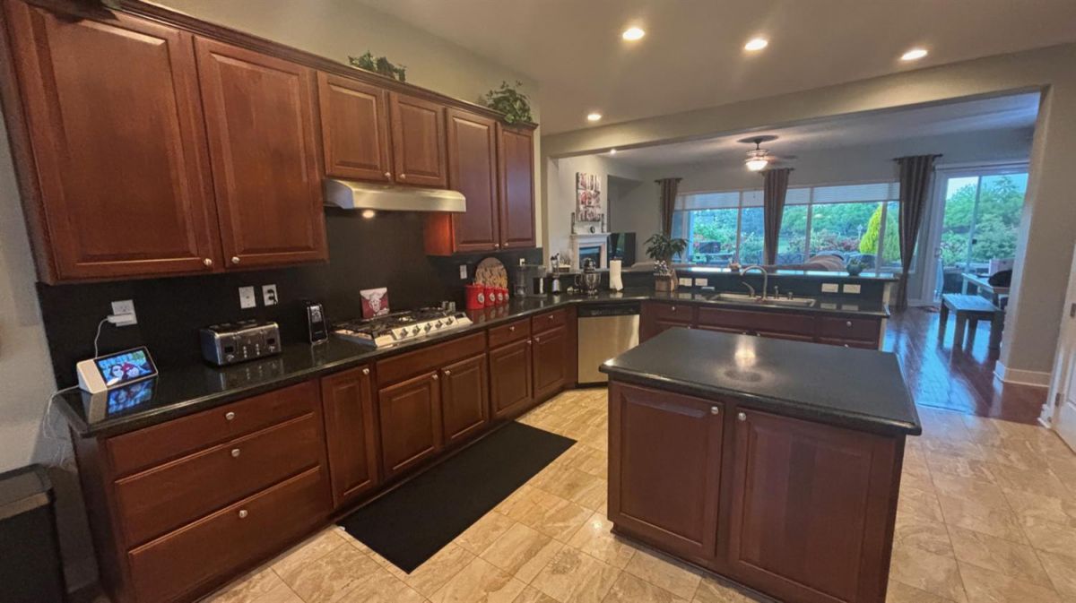 1062 Longhorn Lane