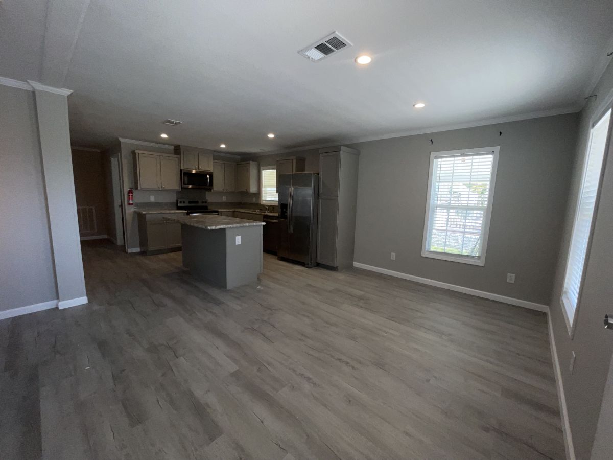 3000 US HWY 17/92 W LOT #606