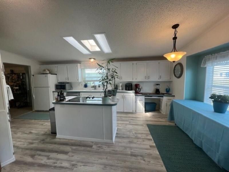145 Palm Blvd
