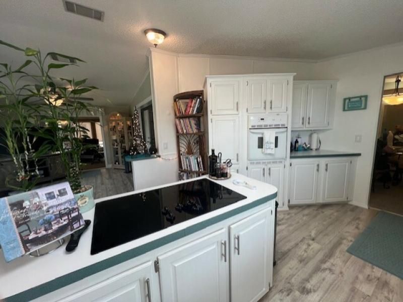 145 Palm Blvd