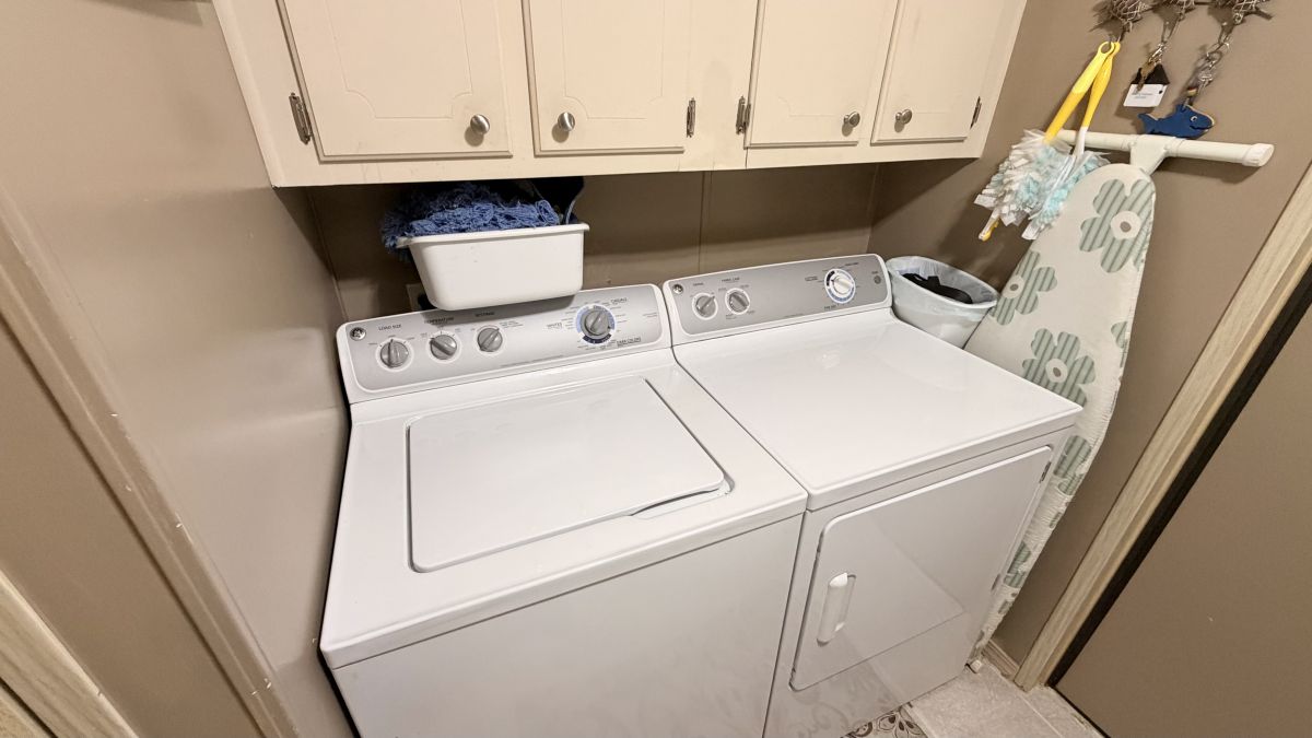 10353 S Amesbury Point