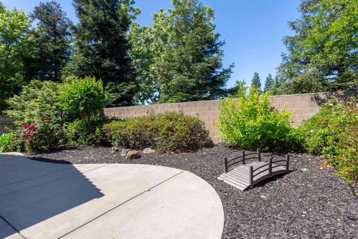 5329 Angelrock Loop