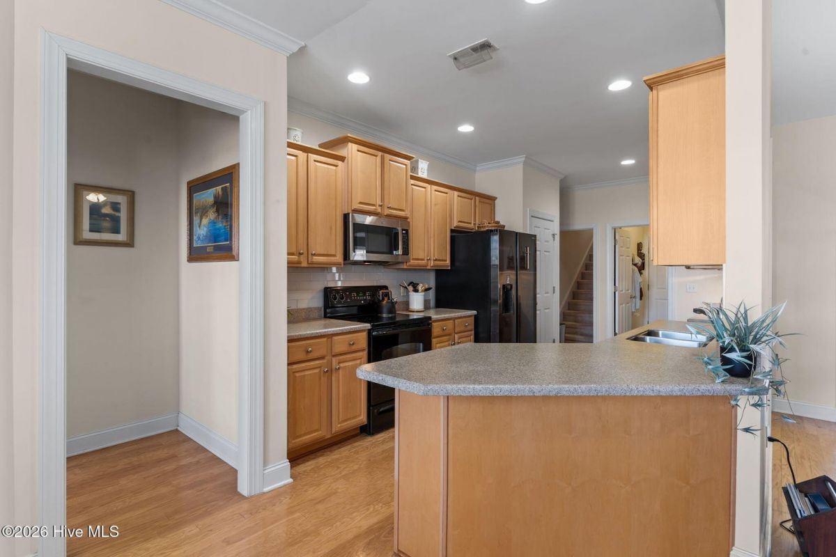 1035 Golden Sands Way