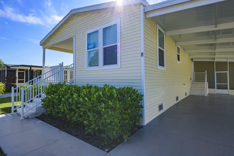 8 Queen Palm Drive