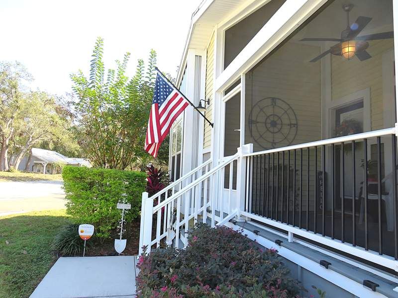 1143 Laura St.