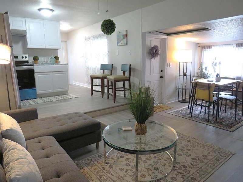 807 Honeysuckle Ln.