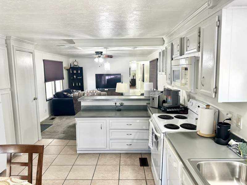 4065 E. University Drive #528