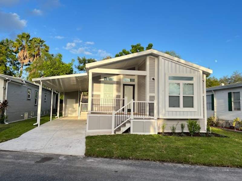 811 Holly Hill Dr.