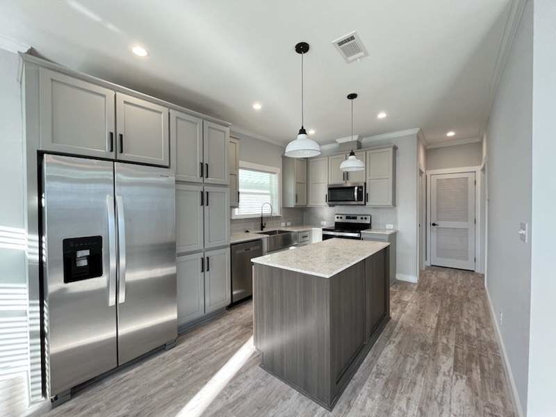811 Holly Hill Dr.