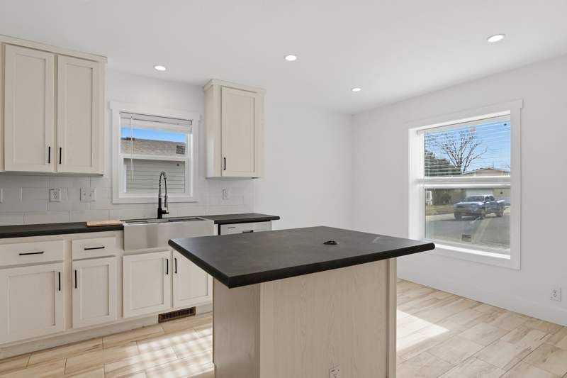 305 S. Val Vista Drive #408