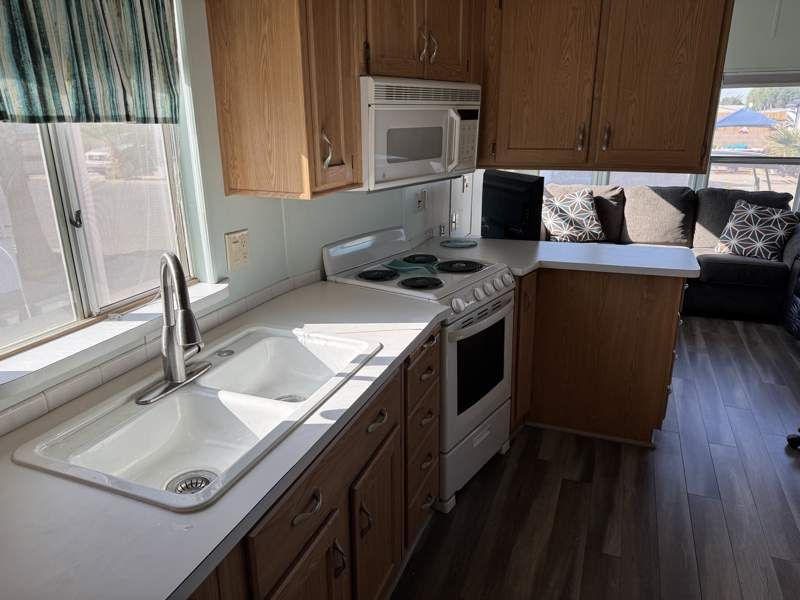 10442 N Frontage Rd #137