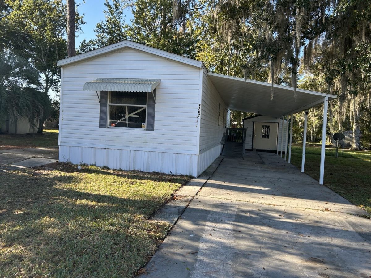 7207 Woodland Drive