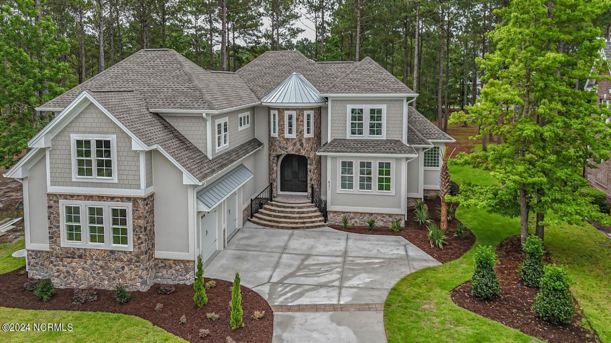 521 Lindgrove Place