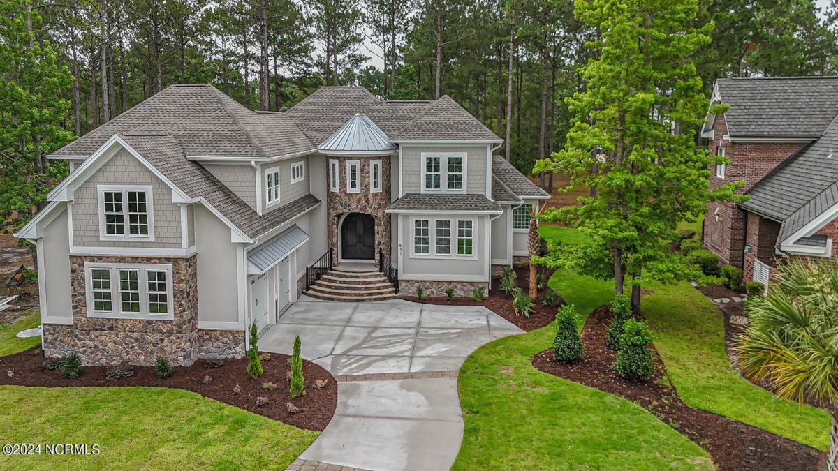 521 Lindgrove Place