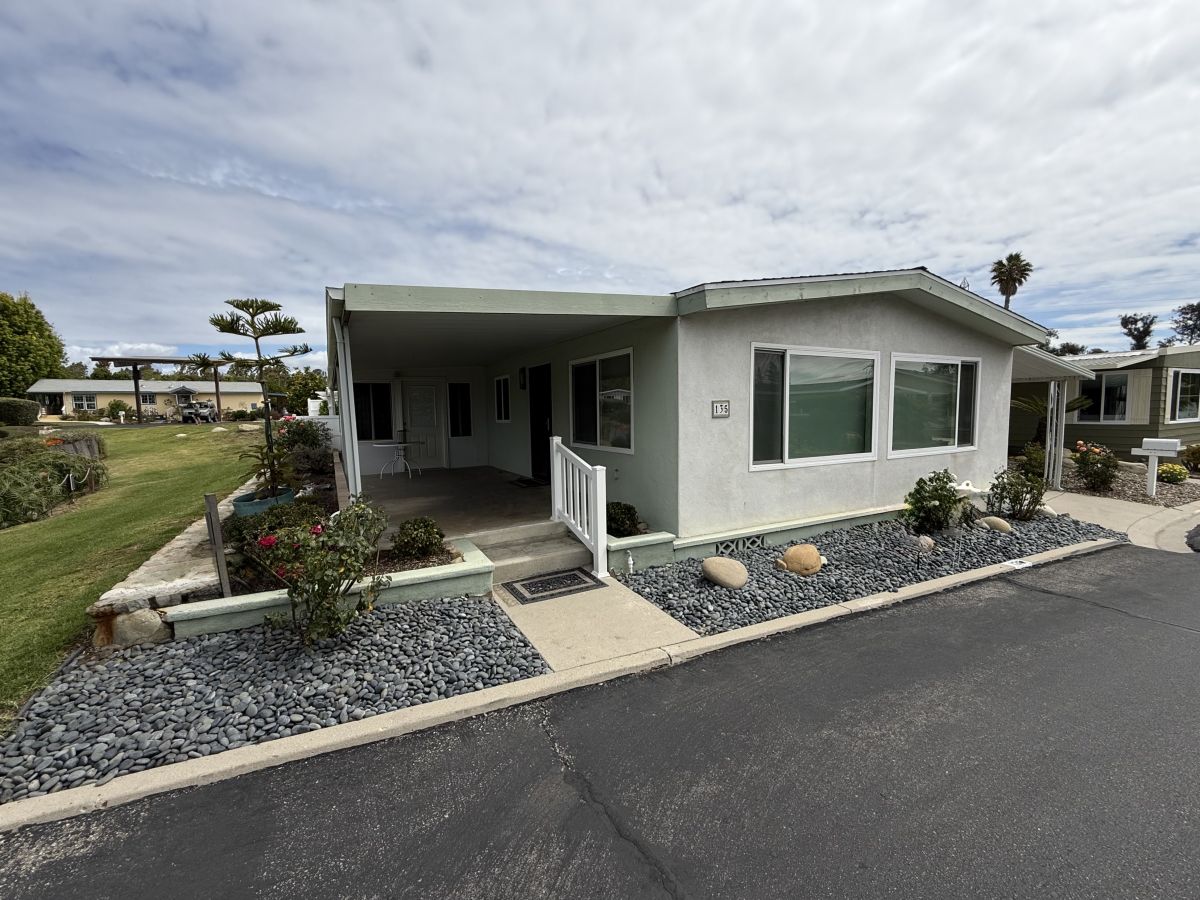 135 Dickens Circle