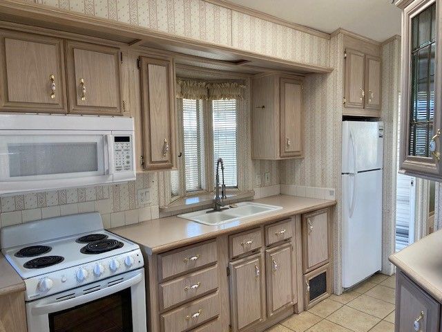 305 S. Val Vista Drive #104