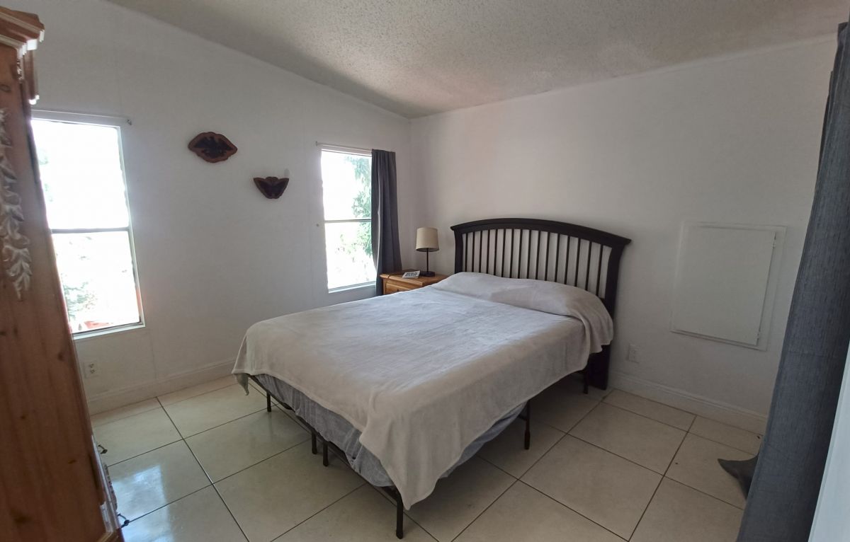 6523 NW 36th Ave