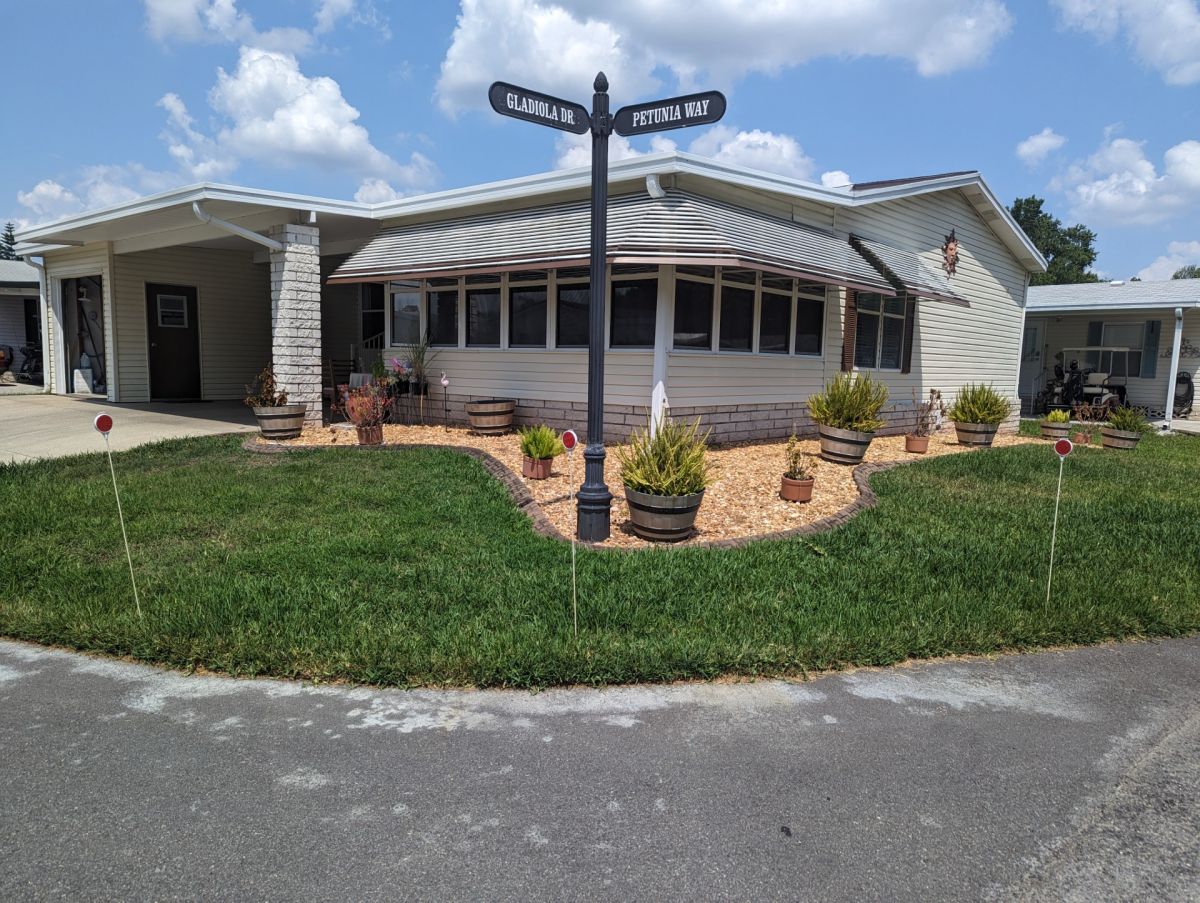 802 Petunia Wy