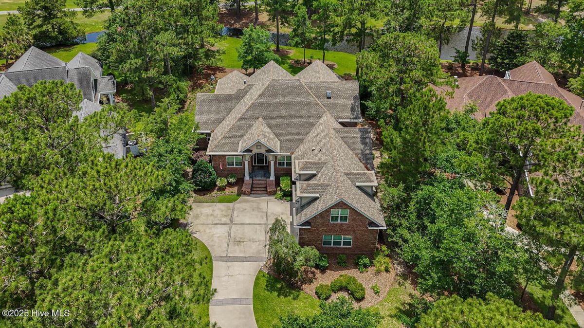 545 Gladstone Circle