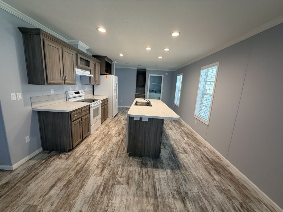 634 Tulip Circle W