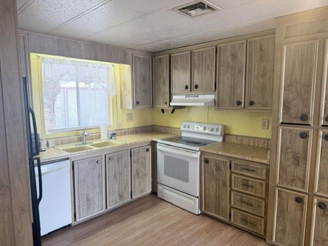 3104 E. BROADWAY, LOT #305