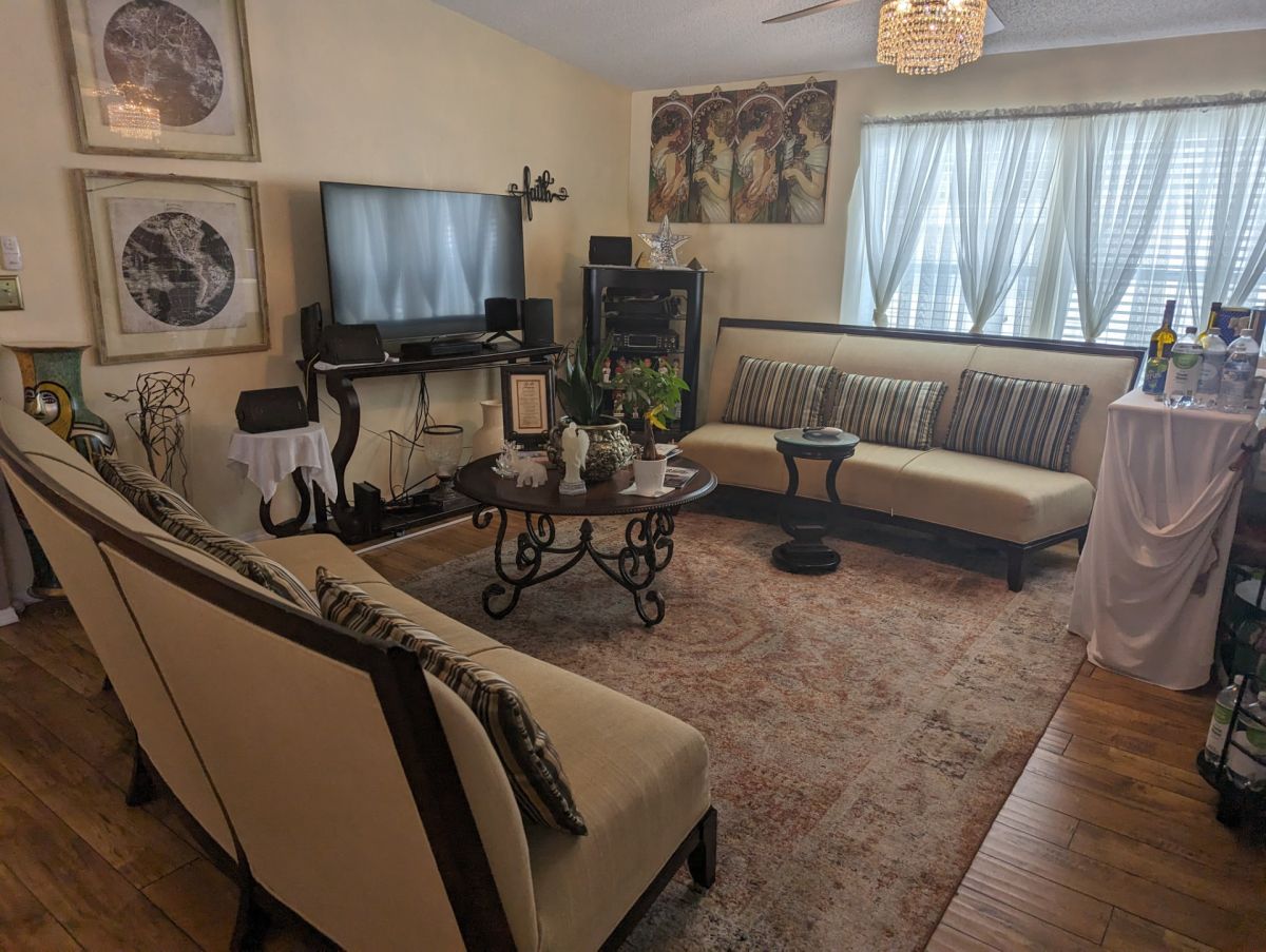 802 Petunia Wy