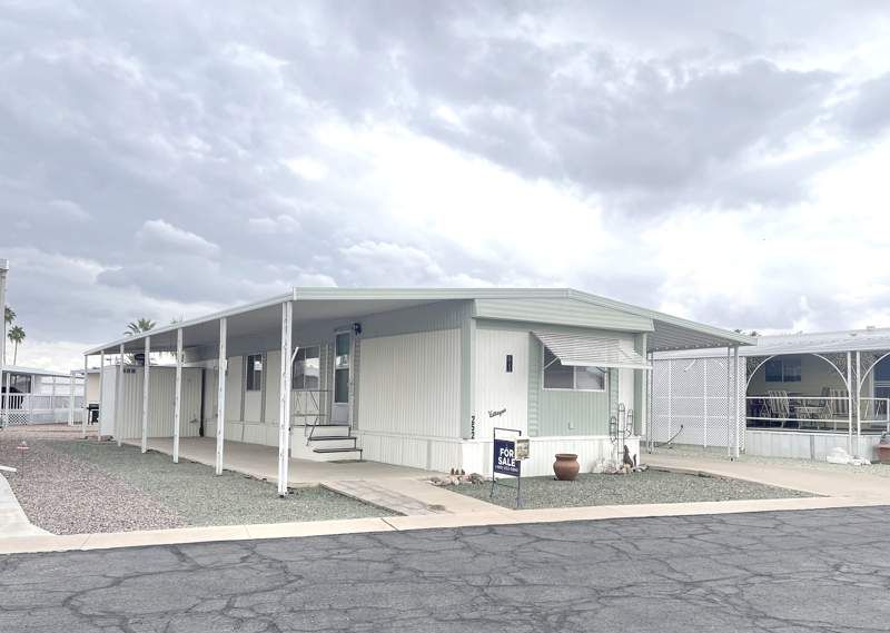 305 S. Val Vista Drive #252