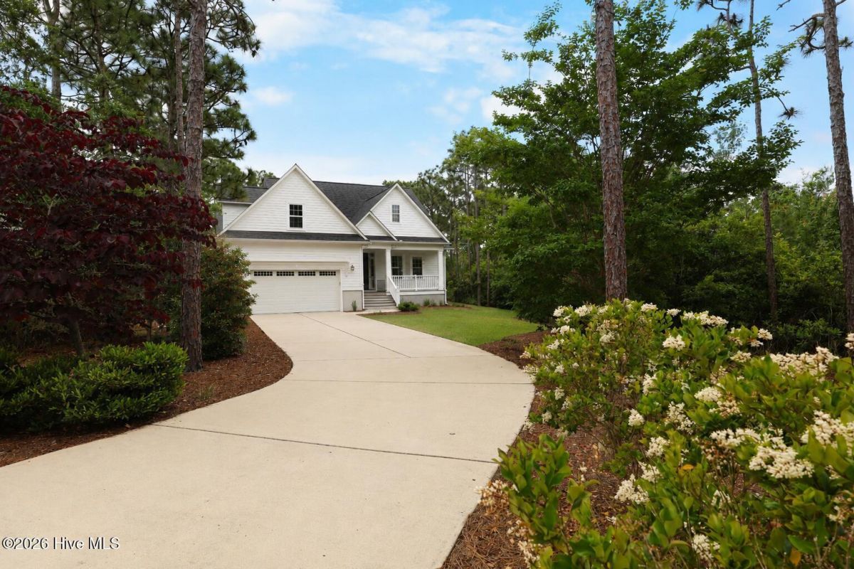 2712 Shady Pine Circle