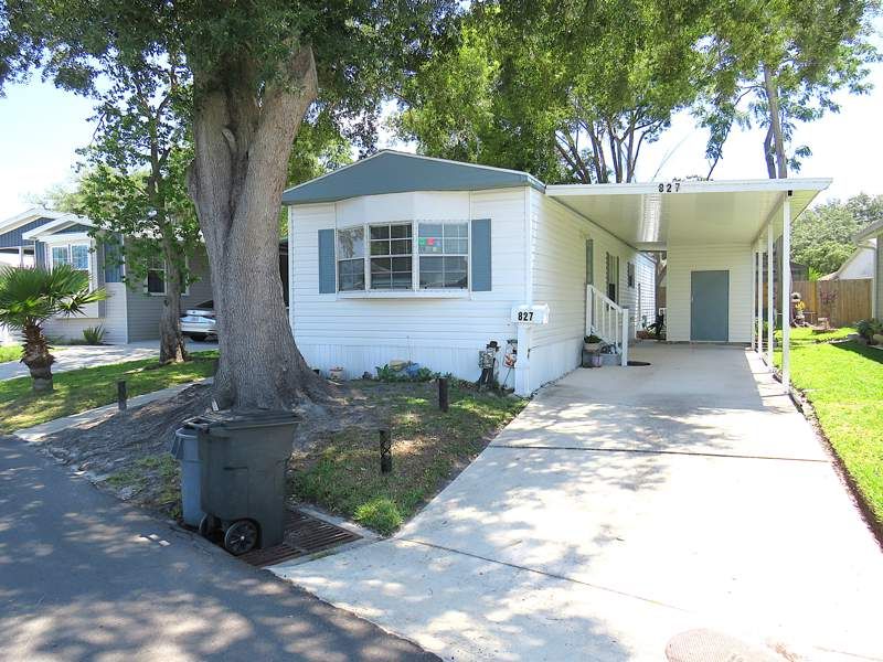 827 Holly Hill Dr.