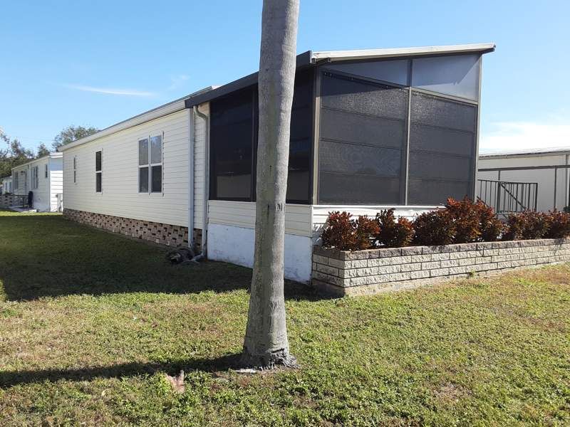 300 APRICOT ST