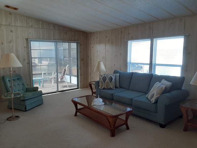 300 APRICOT ST