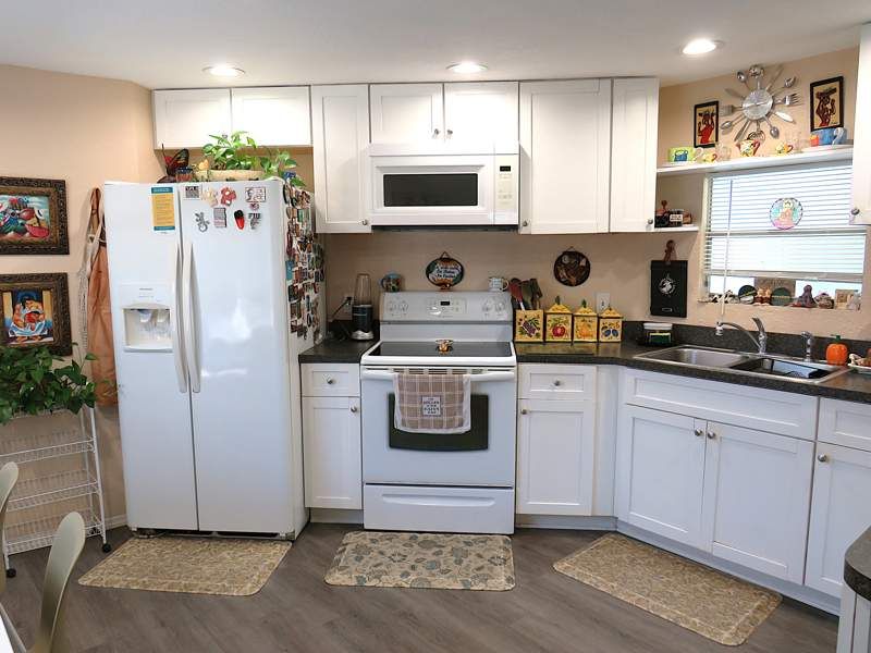 827 Holly Hill Dr.