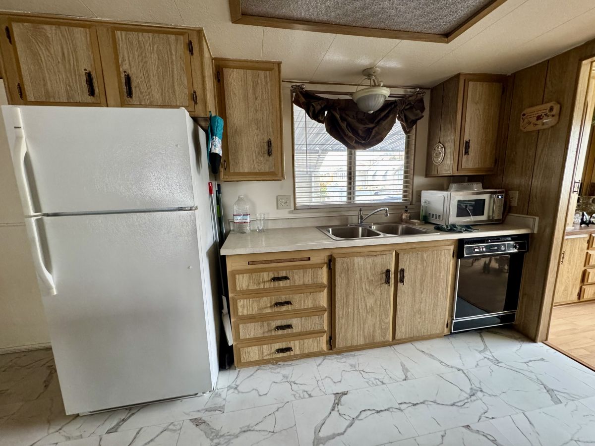 2200 W Wilson St # 007
