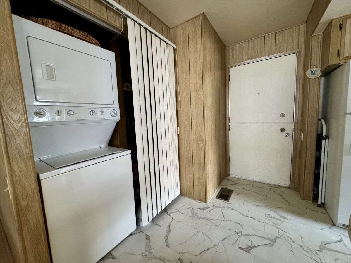 2200 W Wilson St # 007