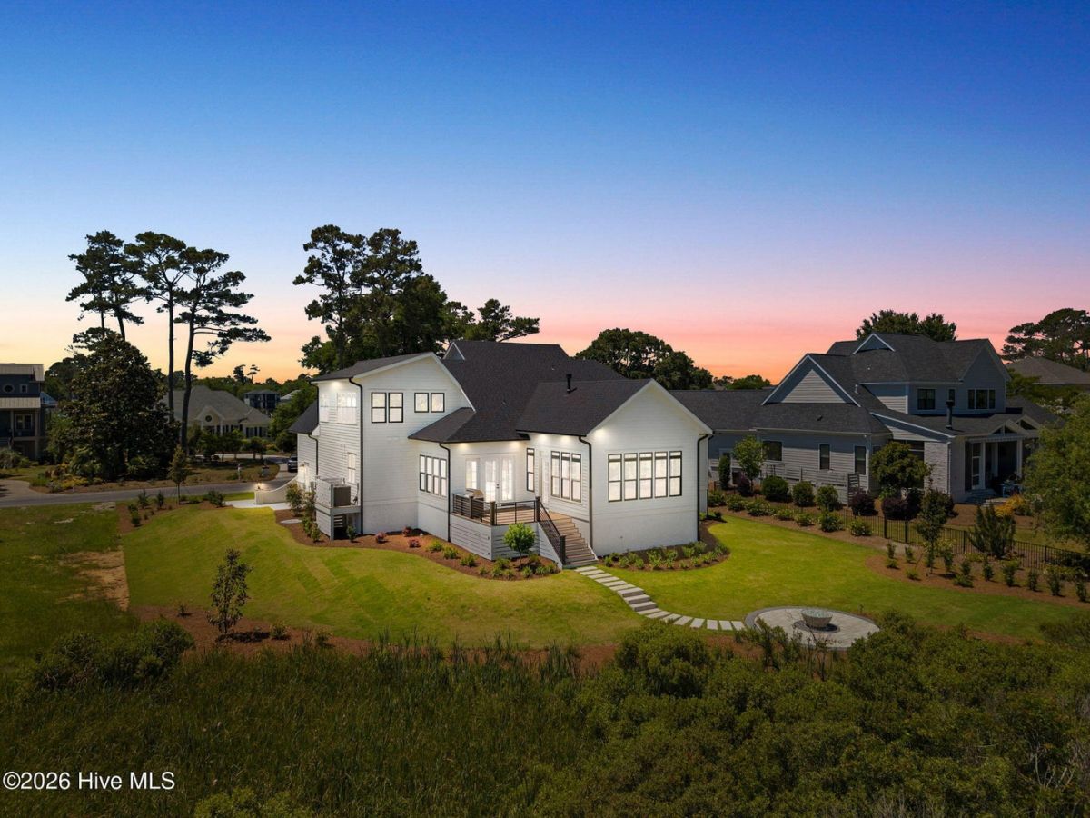 2611 Mariners Way
