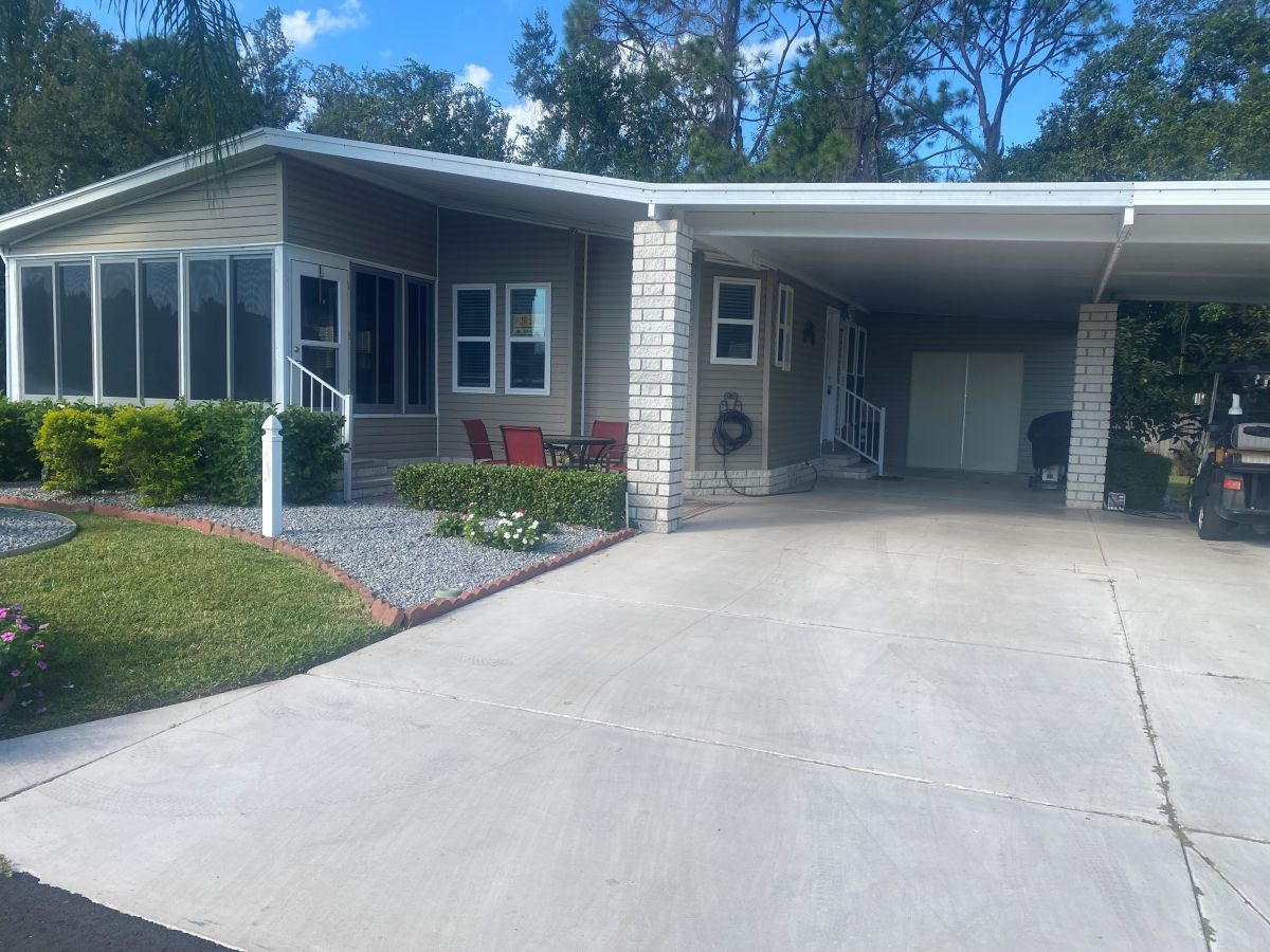 461 Goldenrod Cir S