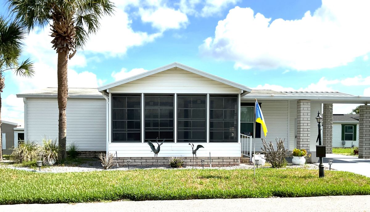 628 Garden View St