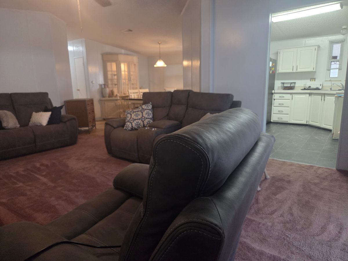 395 MAPLECREST DRIVE