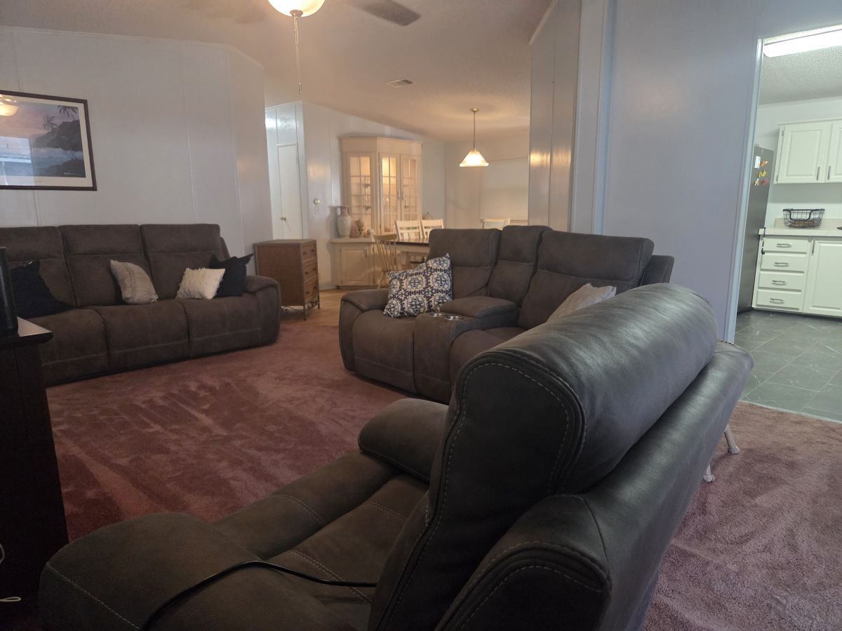 395 MAPLECREST DRIVE