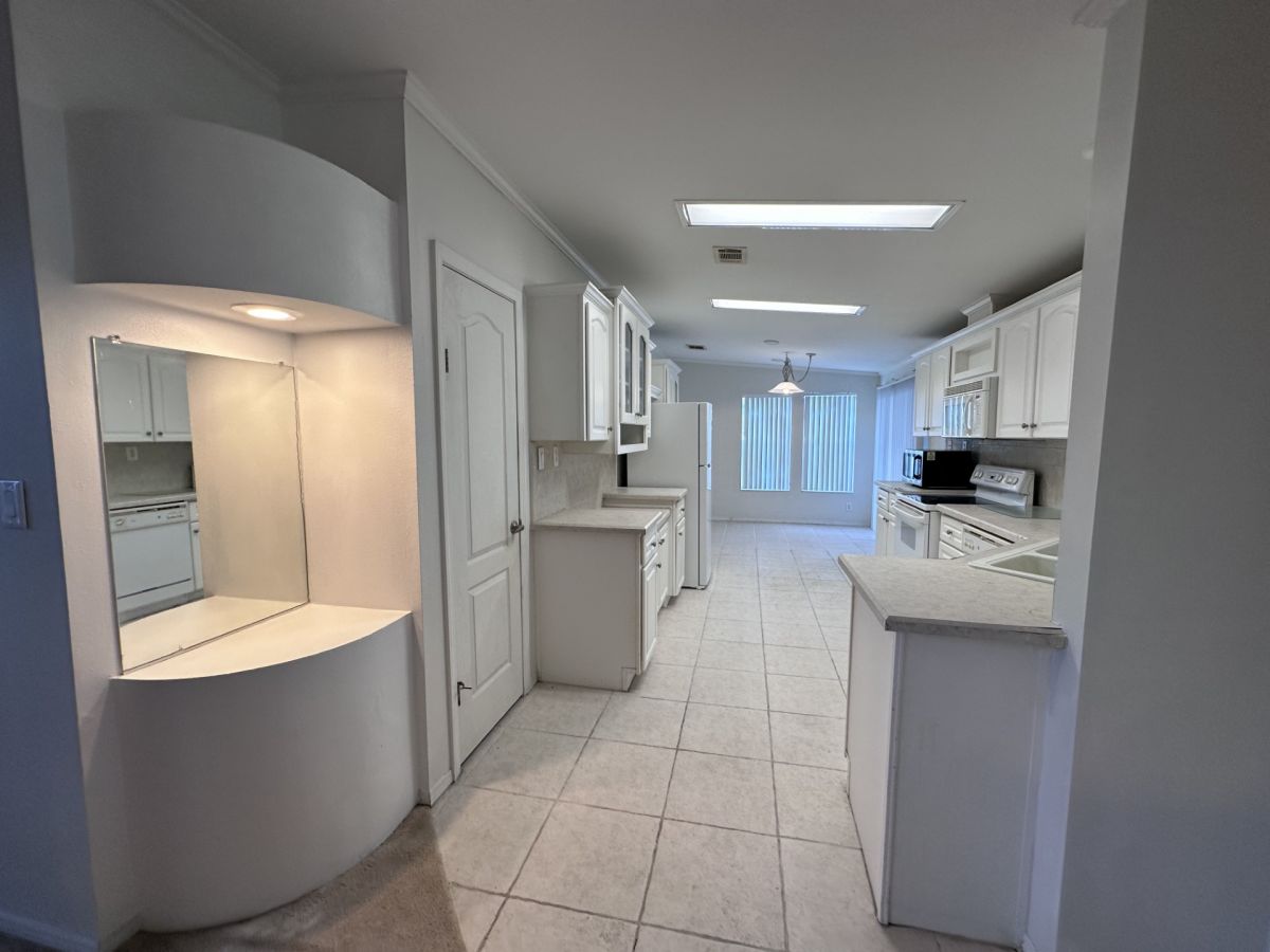 2405 KELLY DRIVE