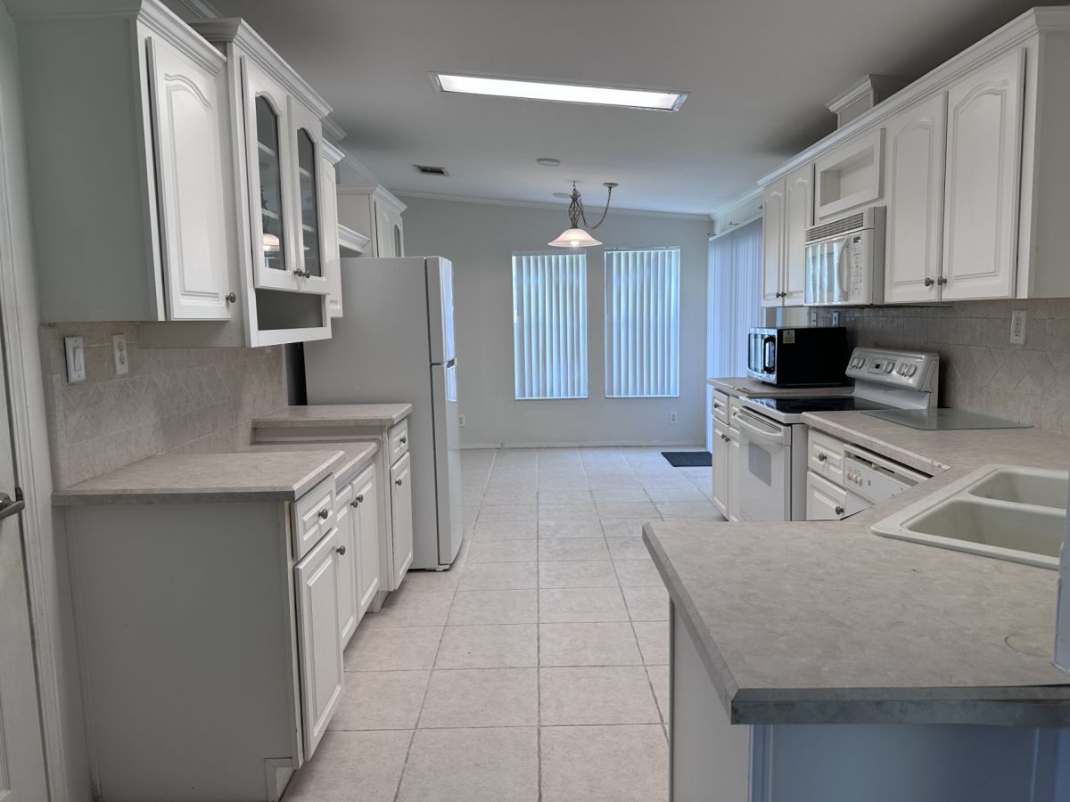 2405 KELLY DRIVE
