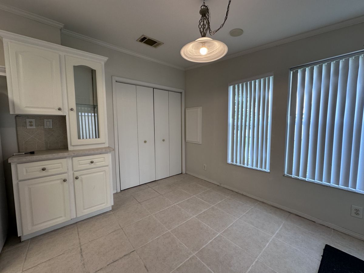 2405 KELLY DRIVE