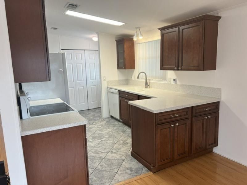 136 Begonia Terrace