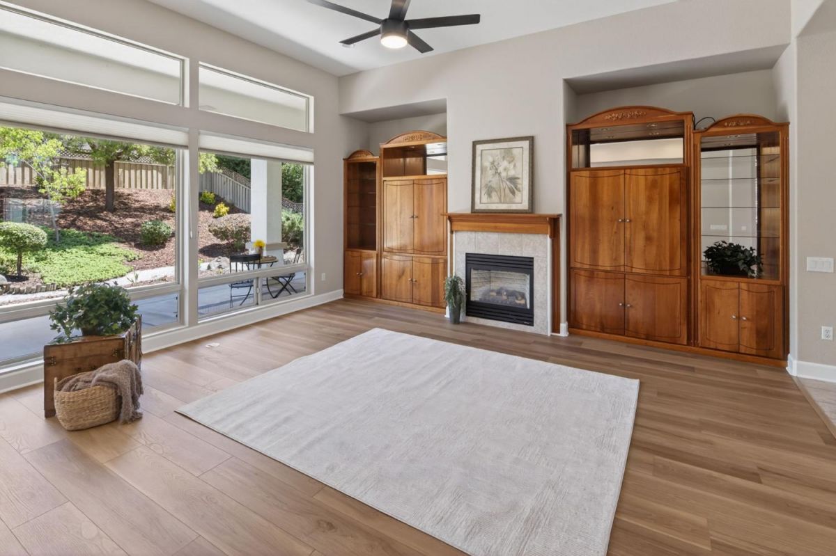 2209 Lamplight Lane