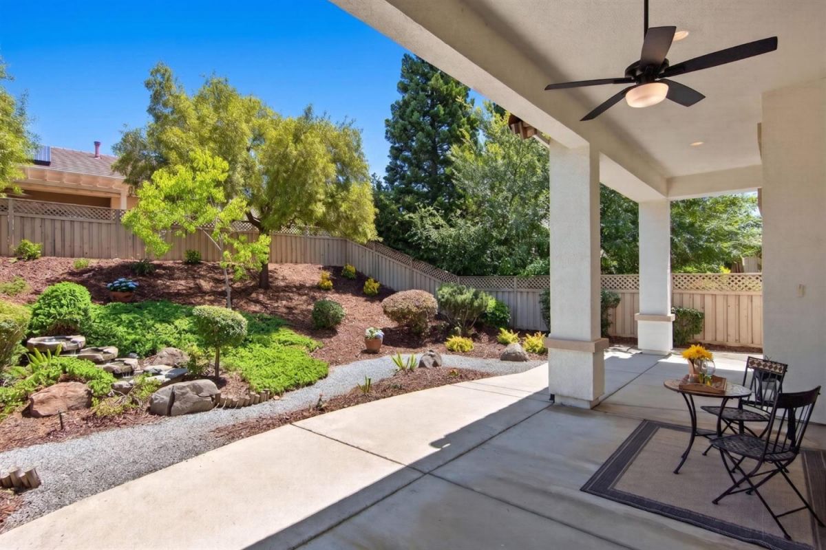 2209 Lamplight Lane